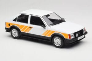 Opel Kadett D SR Hvid med Gul Dekor MCG 1:18 MCG18534 Metal — billede 4 af 6