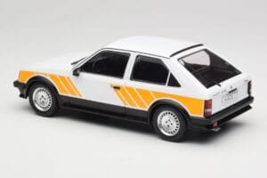 Opel Kadett D SR Hvid med Gul Dekor MCG 1:18 MCG18534 Metal — billede 5 af 6