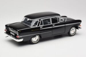 Opel Kapitan P1 Sort Revell 1:18 08822 Metal — billede 3 af 8