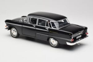 Opel Kapitan P1 Sort Revell 1:18 08822 Metal — billede 7 af 8