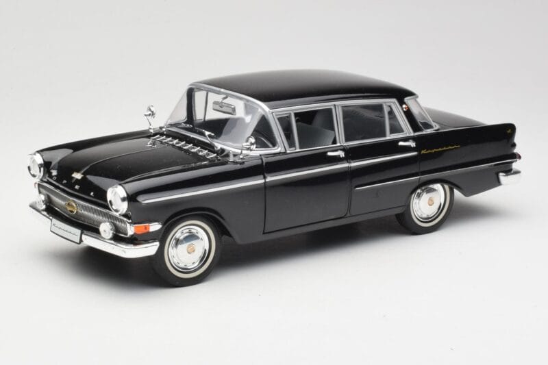 Opel Kapitan P1 Sort Revell 1:18 08822 Metal