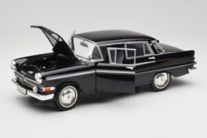 Opel Kapitan P2 Sort Revell 1:18 08821 Metal — billede 2 af 8