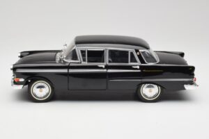Opel Kapitan P2 Sort Revell 1:18 08821 Metal — billede 4 af 8