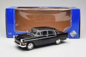 Opel Kapitan P2 Sort Revell 1:18 08821 Metal — billede 8 af 8