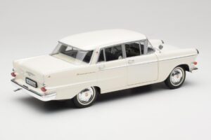 Opel Kapitan P2 Hvid Revell 1:18 08821-M1 Metal — billede 3 af 8