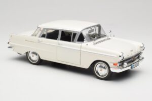 Opel Kapitan P2 Hvid Revell 1:18 08821-M1 Metal — billede 6 af 8