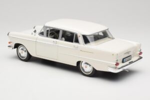 Opel Kapitan P2 Hvid Revell 1:18 08821-M1 Metal — billede 7 af 8
