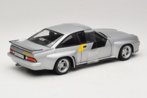 Opel Manta 400 Homologation Sølv Revell 1:18 8491 Metal — billede 2 af 6