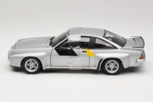 Opel Manta 400 Homologation Sølv Revell 1:18 8491 Metal — billede 3 af 6