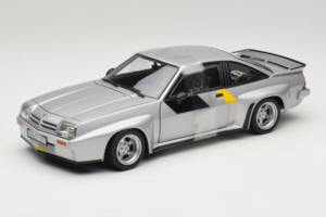 Opel Manta 400 Homologation Sølv Revell 1:18 8491 Metal