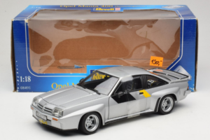 Opel Manta 400 Homologation Sølv Revell 1:18 8491 Metal — billede 6 af 6