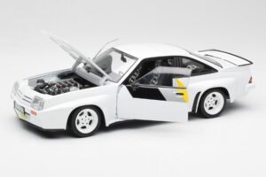 Opel Manta 400 Homologation Hvid Revell 1:18 8819 Metal — billede 2 af 8