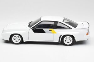 Opel Manta 400 Homologation Hvid Revell 1:18 8819 Metal — billede 4 af 8