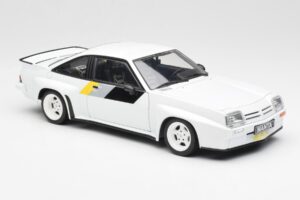 Opel Manta 400 Homologation Hvid Revell 1:18 8819 Metal — billede 6 af 8