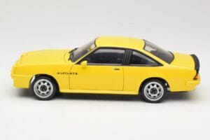Opel Manta B GT/E Gul Revell 1:18 08421 Metal — billede 4 af 8