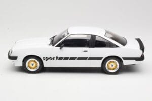 Opel Manta B Sport Hvid MCG 1:18 MCG18237 Metal — billede 3 af 6