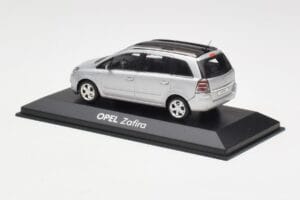 Opel Zafira B Sølv Minichamps 1:43 1799109 Metal — billede 3 af 4
