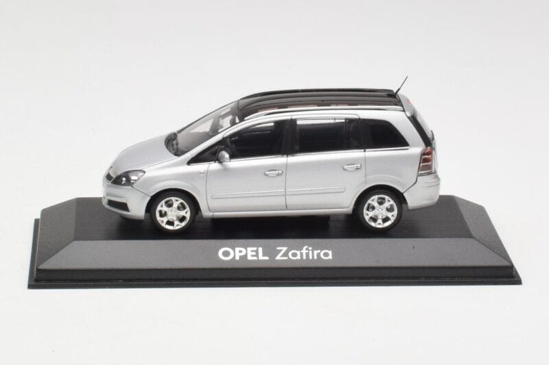 Opel Zafira B Sølv Minichamps 1:43 1799109 Metal