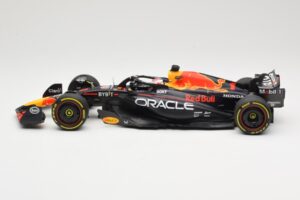 Oracle Red Bull Racing RB19 #1 M. Verstappen Winner Italian GP 2023 Minichamps 1:18 110231501 Metal — billede 3 af 6