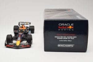 Oracle Red Bull Racing RB19 #1 M. Verstappen Winner Miami GP 2023 Minichamps 1:18 110230501 Metal — billede 6 af 6