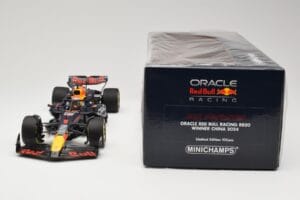Red Bull Racing RB20 #1 M. Verstappen Winner China GP 2024 Minichamps 1:18 110240501 Metal — billede 6 af 6