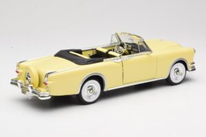 Packard Caribbean Cabriolet Gul Road Signature 1:18 92798 Metal — billede 3 af 8