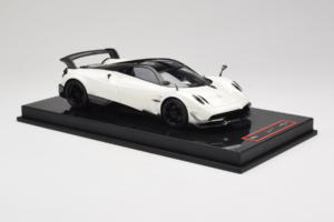 Pagani Huayra BC White Metallic Yy Model 1:18 REMC025 Resin — billede 4 af 7