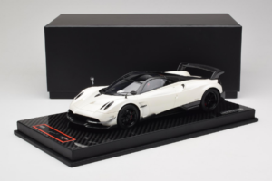 Pagani Huayra BC White Metallic Yy Model 1:18 REMC025 Resin — billede 7 af 7