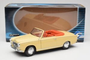 Peugeot 403 Cabriolet Sandgul Solido 1:18 8165 Metal — billede 8 af 8