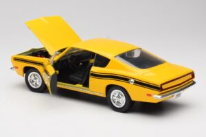 Plymouth Barracuda Gul Road Legends 1:18 92178 Metal — billede 5 af 8