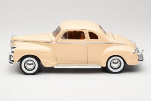 Plymouth Coupe Beige Road Signature 1:18 92398 Metal — billede 4 af 8