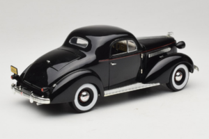 Pontiac Deluxe Sort Signature Models 1:18 18106 Metal — billede 3 af 8