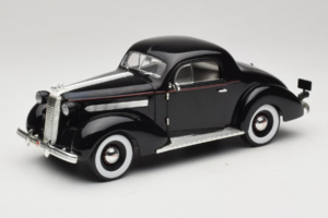 Pontiac Deluxe Sort Signature Models 1:18 18106 Metal