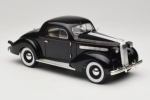 Pontiac Deluxe Sort Signature Models 1:18 18106 Metal — billede 6 af 8
