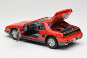 Pontiac Fiero GT Rød Road Signature 1:18 92588 Metal — billede 5 af 8