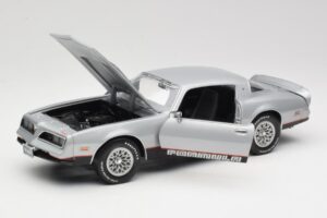 Pontiac Firebird Formula Sølv ERTL 1:18 33514 Metal — billede 2 af 8