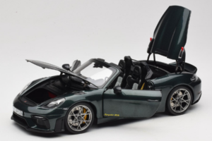 Porsche 718 Spyder RS Weissach Pack Forest Green Norev 1:18 187272 Metal — billede 2 af 8