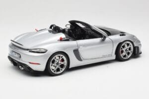 Porsche 718 Spyder RS Weissach Pack GT-Silver Metallic Norev 1:18 187270 Metal — billede 3 af 8