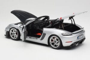 Porsche 718 Spyder RS Weissach Pack GT-Silver Metallic Norev 1:18 187270 Metal — billede 5 af 8