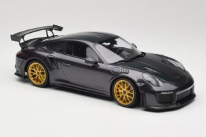 Porsche 911 991.2 GT2 RS Weissach Package Purple Metallic Med Gyldne Magnesiumfælge Minichamps 1:18 153068322 Metal — billede 4 af 6