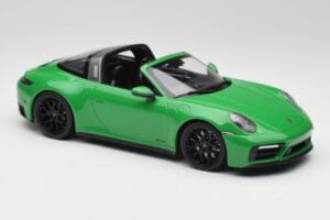 Porsche 911 991.2 Targa 4 GTS British Racing Grøn Minichamps 1:18 155061065 Metal — billede 4 af 6