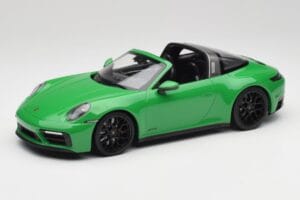 Porsche 911 991.2 Targa 4 GTS British Racing Grøn Minichamps 1:18 155061065 Metal