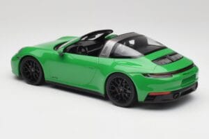 Porsche 911 991.2 Targa 4 GTS British Racing Grøn Minichamps 1:18 155061065 Metal — billede 5 af 6