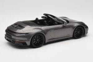 Porsche 911 992 Carrera 4 GTS Cabriolet Grey Metallic Minichamps 1:18 155063031 Metal — billede 2 af 6