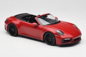Porsche 911 992 Carrera 4 GTS Cabriolet Rød Minichamps 1:18 155063032 Metal — billede 4 af 6