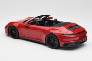 Porsche 911 992 Carrera 4 GTS Cabriolet Rød Minichamps 1:18 155063032 Metal — billede 5 af 6