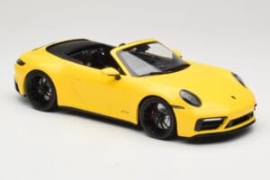 Porsche 911 992 Carrera 4 GTS Cabriolet Gul Minichamps 1:18 155063030 Metal — billede 4 af 6