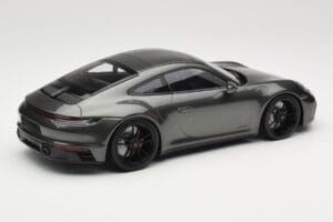 Porsche 911 992 Carrera 4 GTS Green Metallic Minichamps 1:18 155063101 Metal — billede 2 af 6