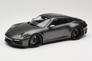 Porsche 911 992 Carrera 4 GTS Green Metallic Minichamps 1:18 155063101 Metal
