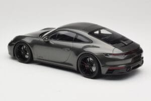 Porsche 911 992 Carrera 4 GTS Green Metallic Minichamps 1:18 155063101 Metal — billede 5 af 6